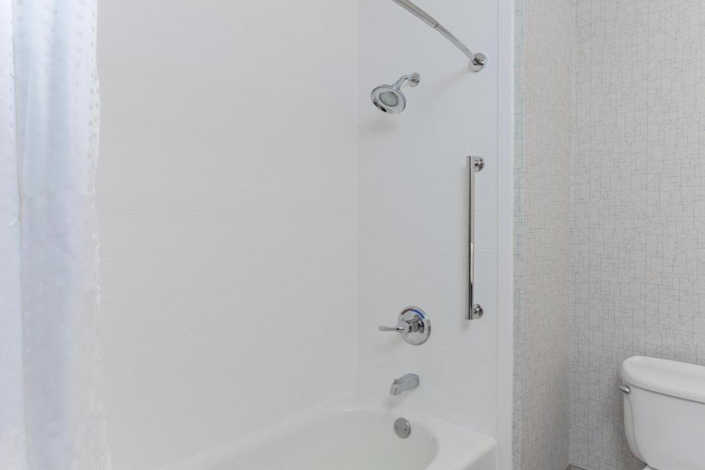 Holiday Inn Express Elk Grove West I-5 by IHG